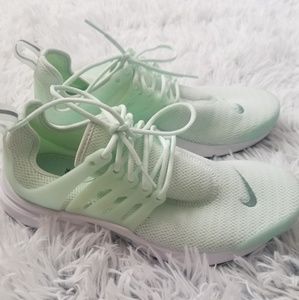 Nike presto running shoes